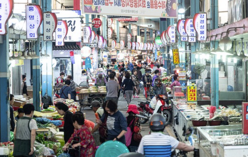 새벽배송 빗장이 풀린다 - 같은 규제 완화, 다른 계산법