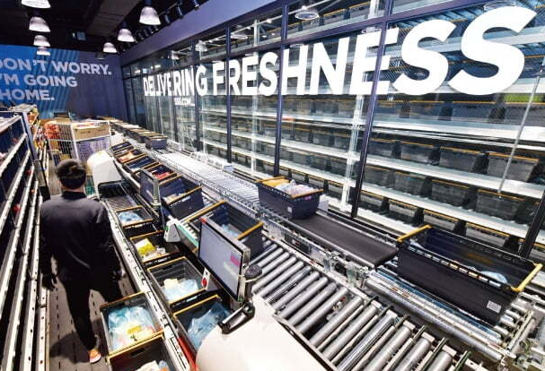 확신은 매장에서, 완성은 물류에서