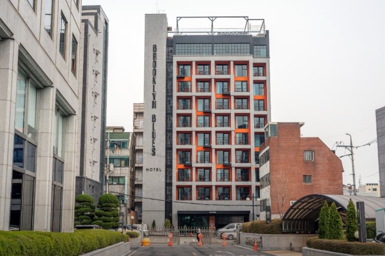 반도그룹 관계 시행사, 종로 브룩클린호스텔 인수