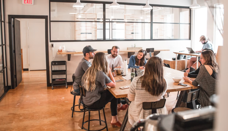메타 CMO 알렉스 슐츠, "AI가 일자리를 줄이고 늘리는 세 가지 방식"