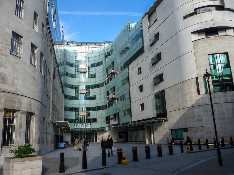 BBC, 선형 방송 3개 서비스 폐지…2027년 스트리밍 중심 재편