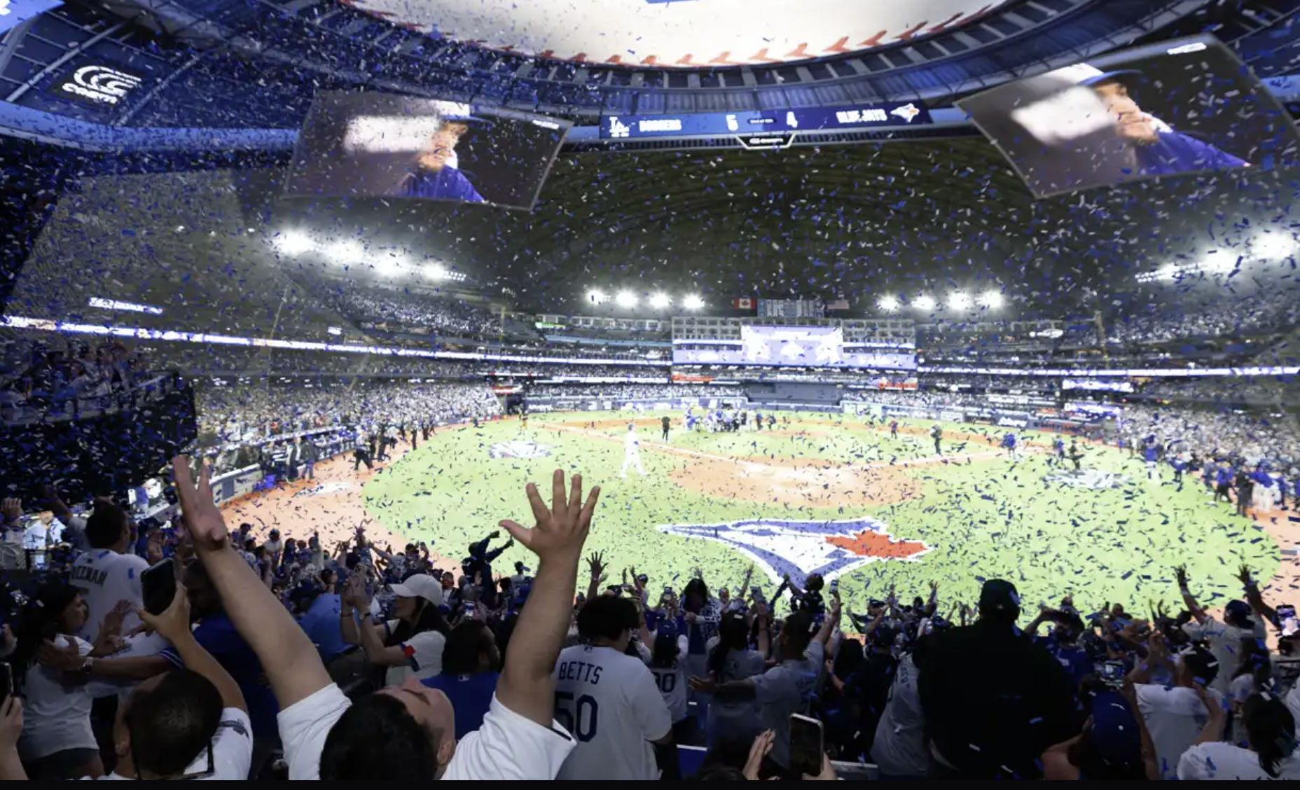 "200달러짜리 박수 — Cosm이 증명한 '함께 봄(경험)'의 경제학"