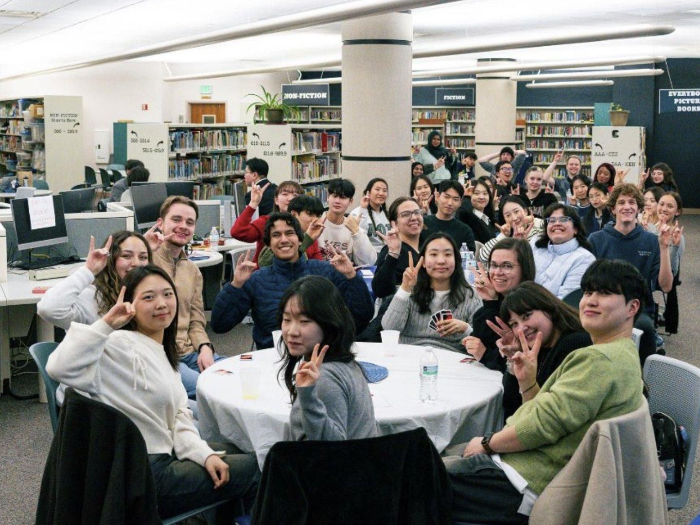 KNUE and UNR students at exchange event