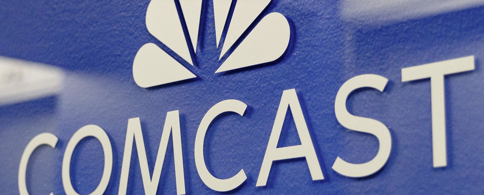 컴캐스트, NBC유니버설·스카이 분사… 로버츠의 ‘수직통합 실험’ 15년 만에 해체