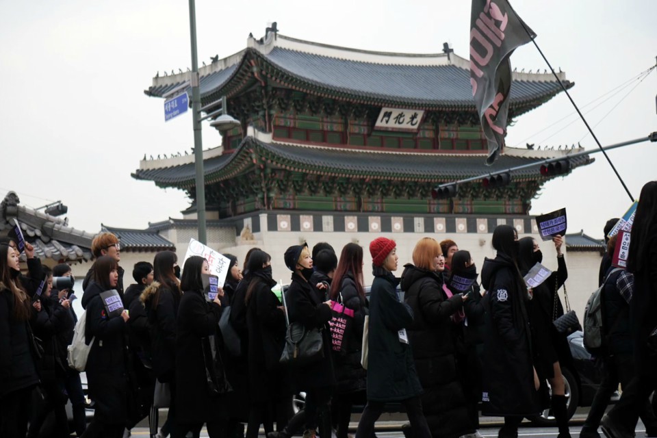 "Black Protests" Call End to Outdated Abortion Law