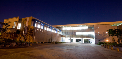 대학과 지역의 역사가 담겨있는 박물관의 30주년 기념일