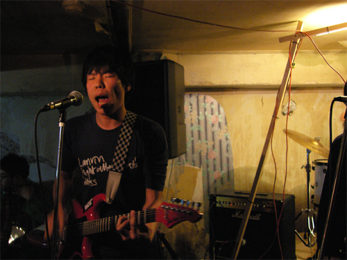 “노래해요, 음악이 인디밴드의 무기입니다”