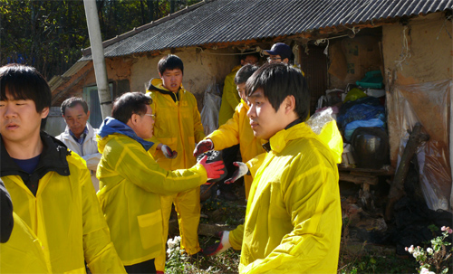 황룡봉사단, 연탄봉사 실시