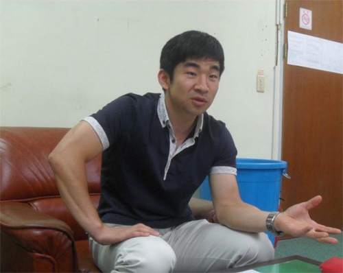 사회를 향해 나아가기 전에 어려운 사람들과 함께해 보기를