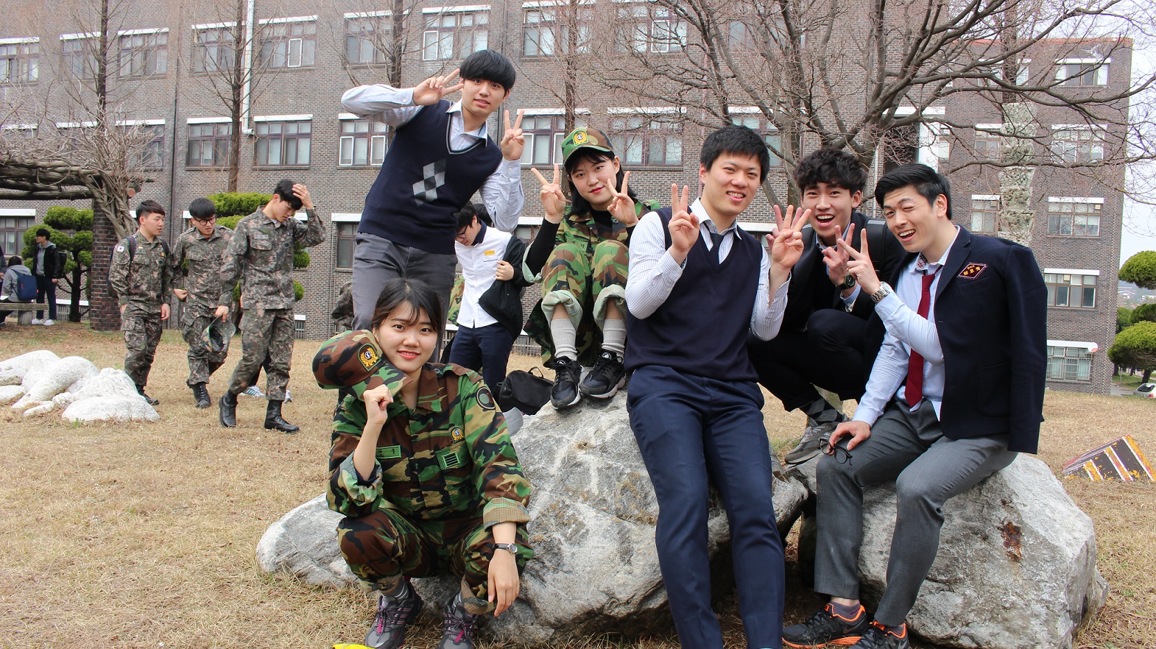 장난과 익살 가득했던 "만우절 파티"