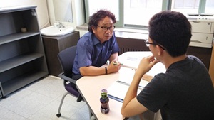 취업·상담지원본부에서 학생상담 진행 중