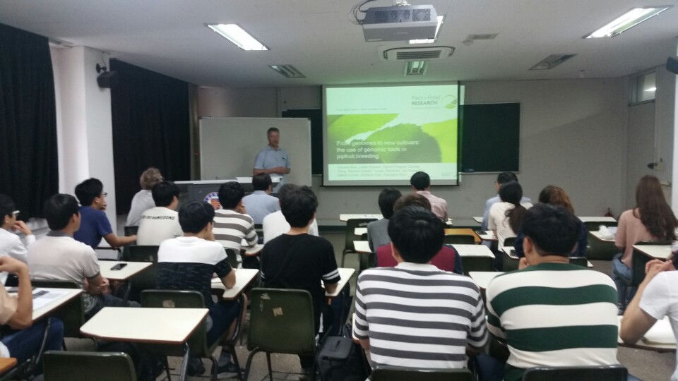 생물학과, 빈센트 버스(Vincent Bus) 박사 초청강연 열어