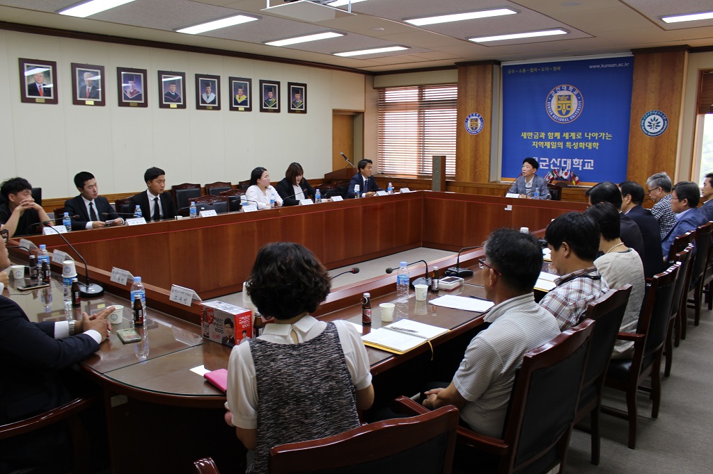 화려한 황룡제의 뒷모습