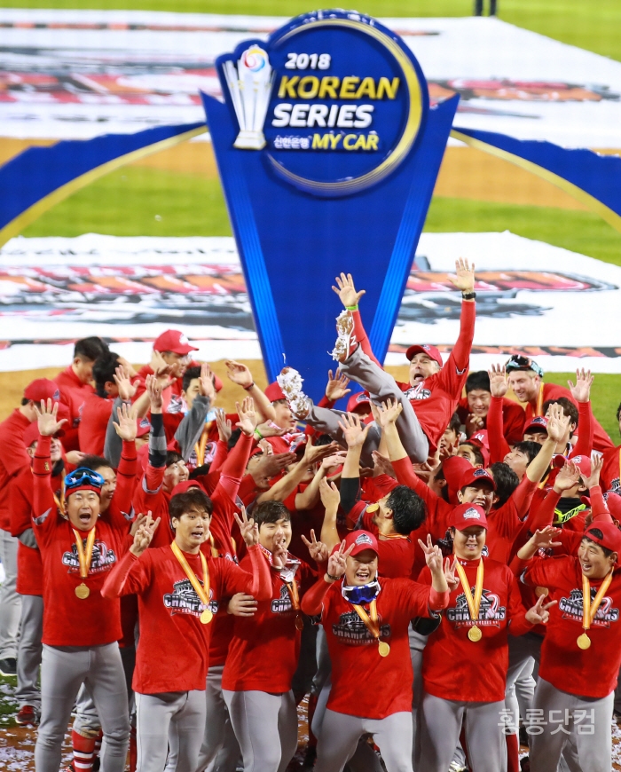 SK Wyverns victory in eight years