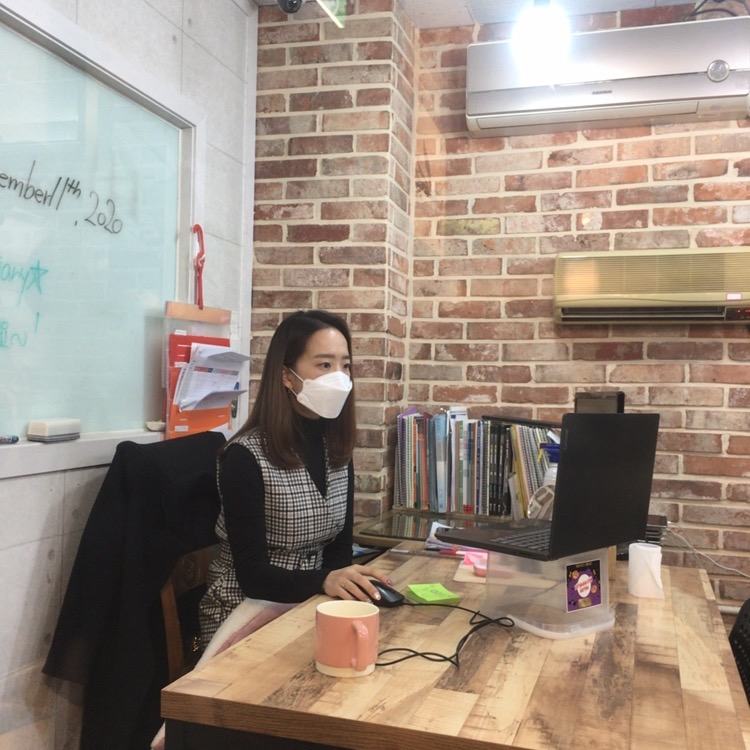 전공을 살려 후배들에게 영어를 가르쳤던 이예진 동문 이야기