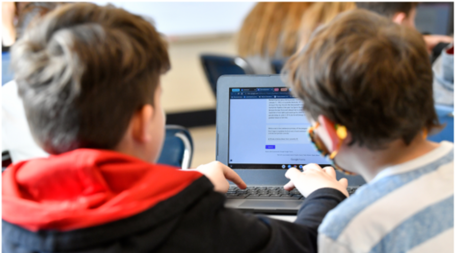 미 청소년 64% AI 챗봇 사용… 부모 절반은 “잘 모른다”