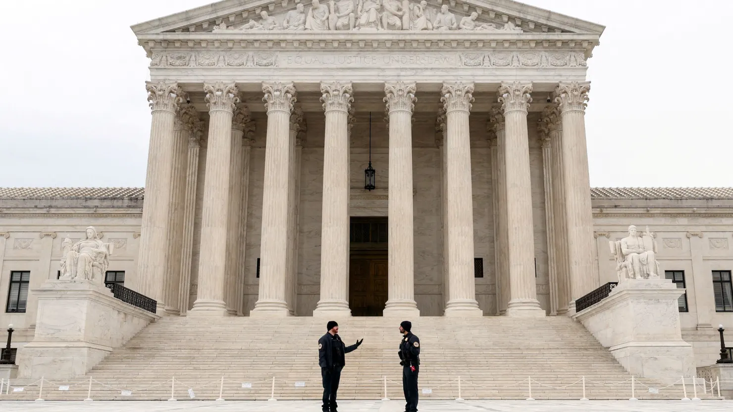 미 연방대법원, ‘AI 생성물 저작권’ 판단 미뤘다… 테일러 사건 심리 거부