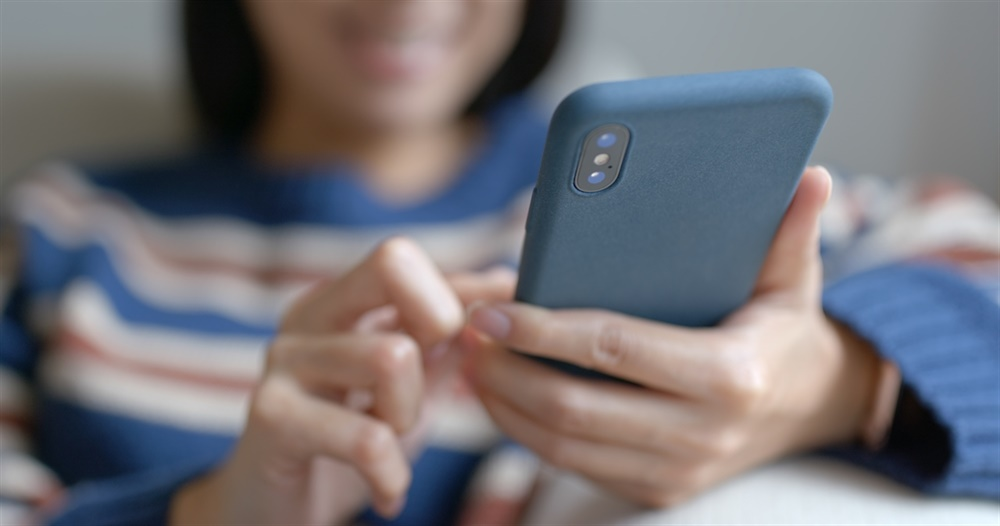 “거절 문자도 챗GPT가 써줬다”… Z세대, 어려운 대화까지 AI에 맡기는 이유