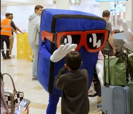 두바이공항서 펼쳐진 깜짝 이벤트... 버진모바일·제이시데코, '체험형 마케팅' 진행