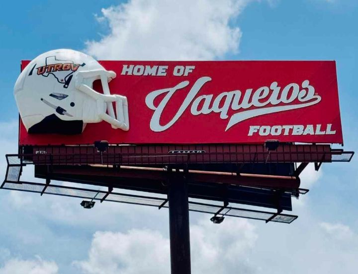 전통 옥외광고 빌보드의 변신... 바케로스의 3D 헬멧 빌보드