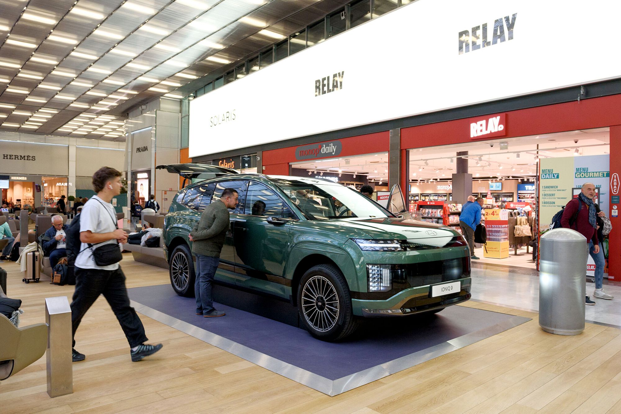 현대자동차, 파리 샤를드골공항에서 전기차 비전 선보여