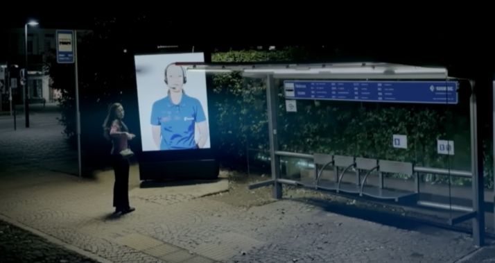 늦은 저녁 퇴근하는 여성 지키는 스마트 버스쉘터...브라질 옥외광고 공익 사례, 호주·뉴질랜드로 확산