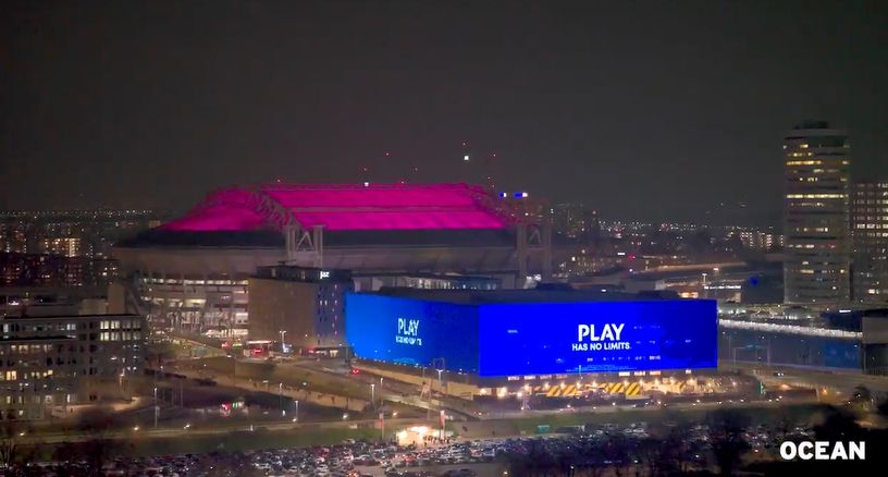 9,000㎡ LED로 도시를 무대로 만들다, 네덴란드 지고 돔을 뒤덮은 플레이스테이션 옥외광고 캠페인