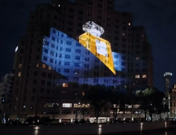 샤넬, 상하이에 몰입형 홀리데이 월드 조성… 브랜드 아이콘을 체험으로 풀다.