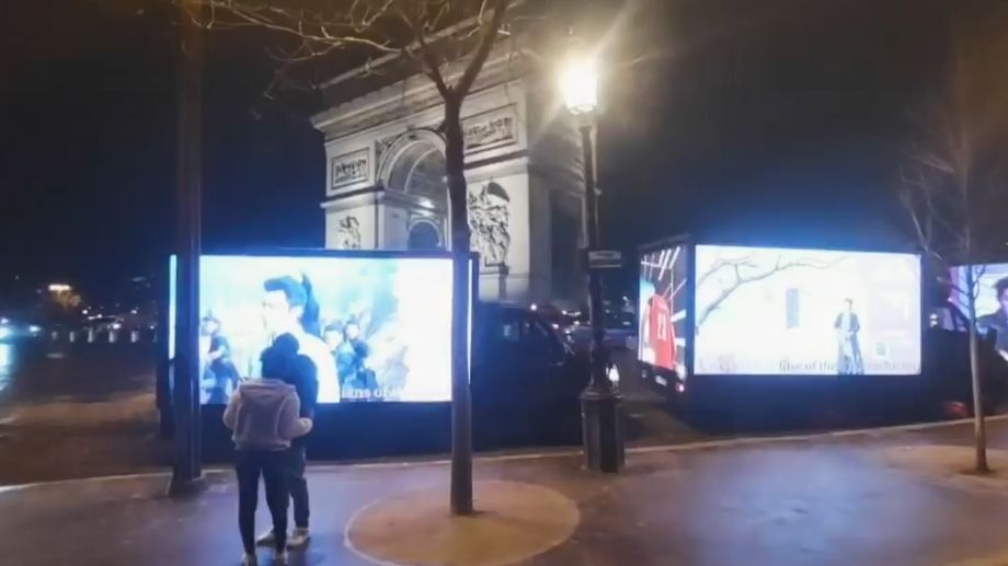 파리 패션위크, 이동형 DOOH로 주목도 경쟁에 나서다.