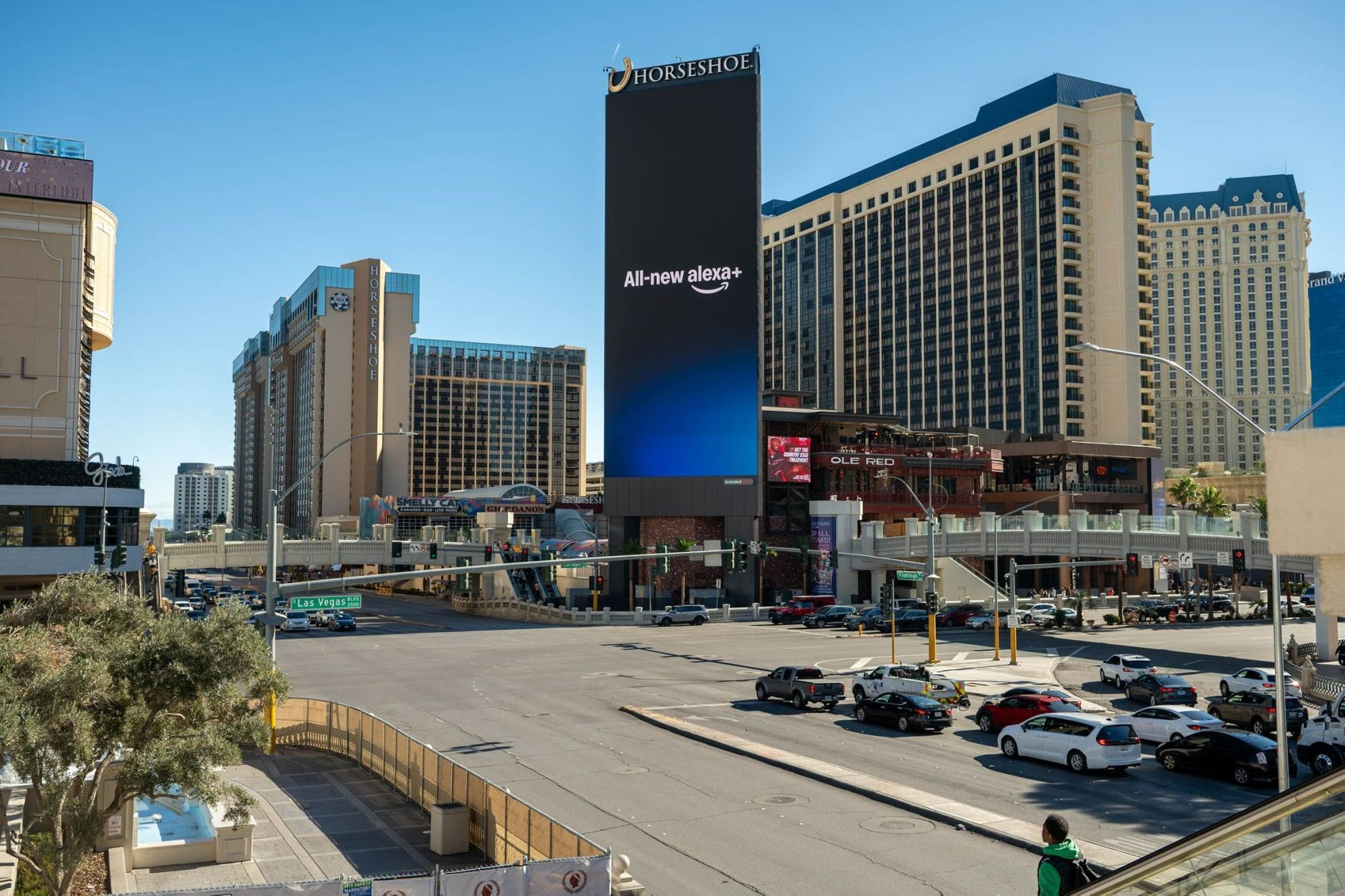 아마존, CES 2026서 라스베이거스 전역 장악한 초대형 OOH 캠페인 전개