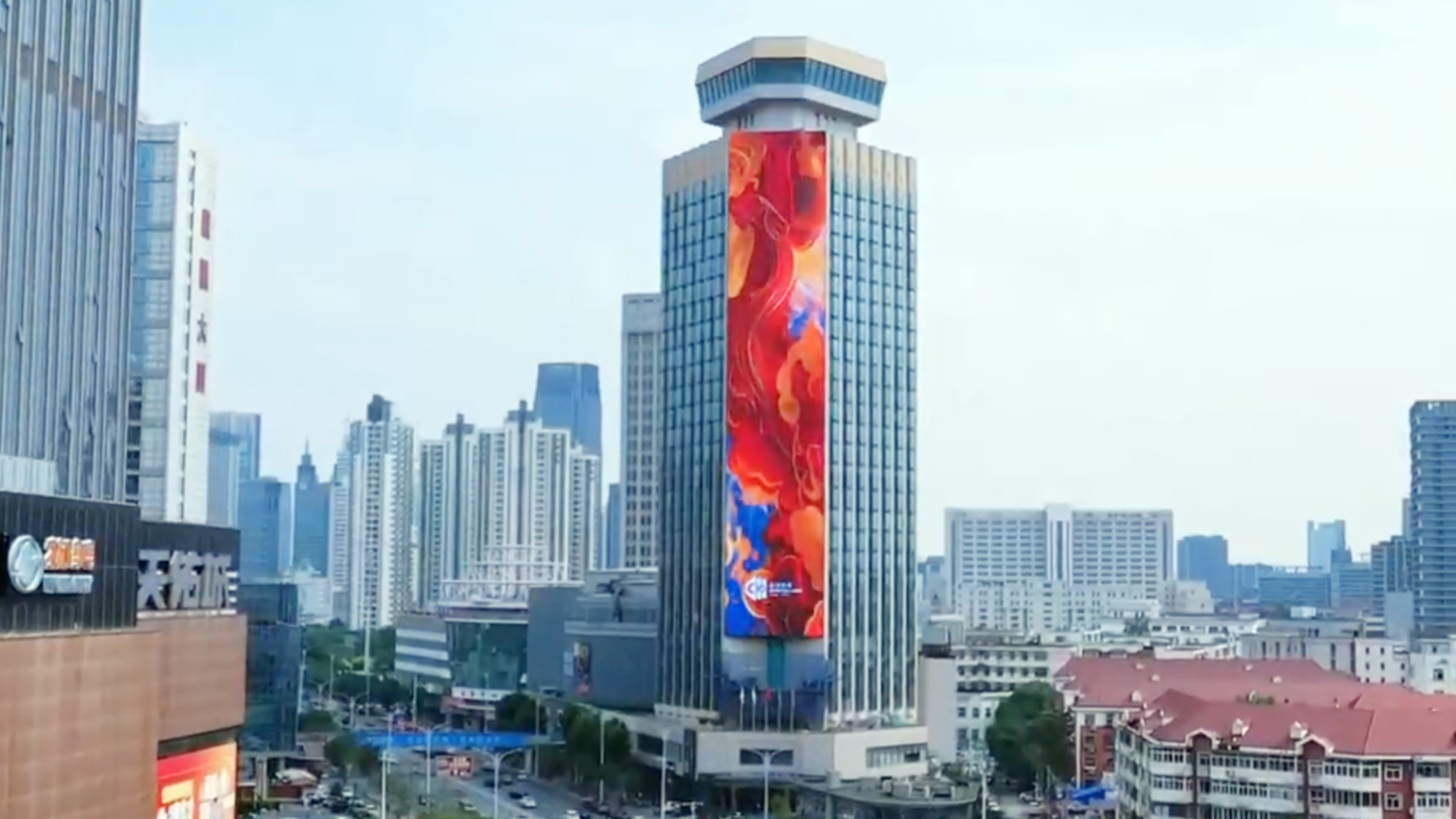 극한 외부 환경에서 LED 성능을 말하다, 중국 킹오로라의 2025년 대표 옥외광고 미디어 설치 사례
