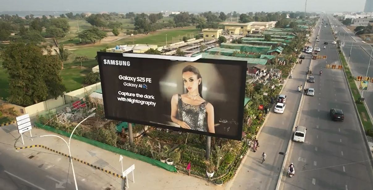 도로·빌보드·건물 외벽까지… 삼성 갤럭시 S25, 파키스탄 전역을 아우른 옥외광고 전략