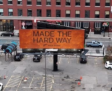 가죽과 목재로 세운 빌보드, 레드 윙의 '메이드 더 하드 웨이' 캠페인