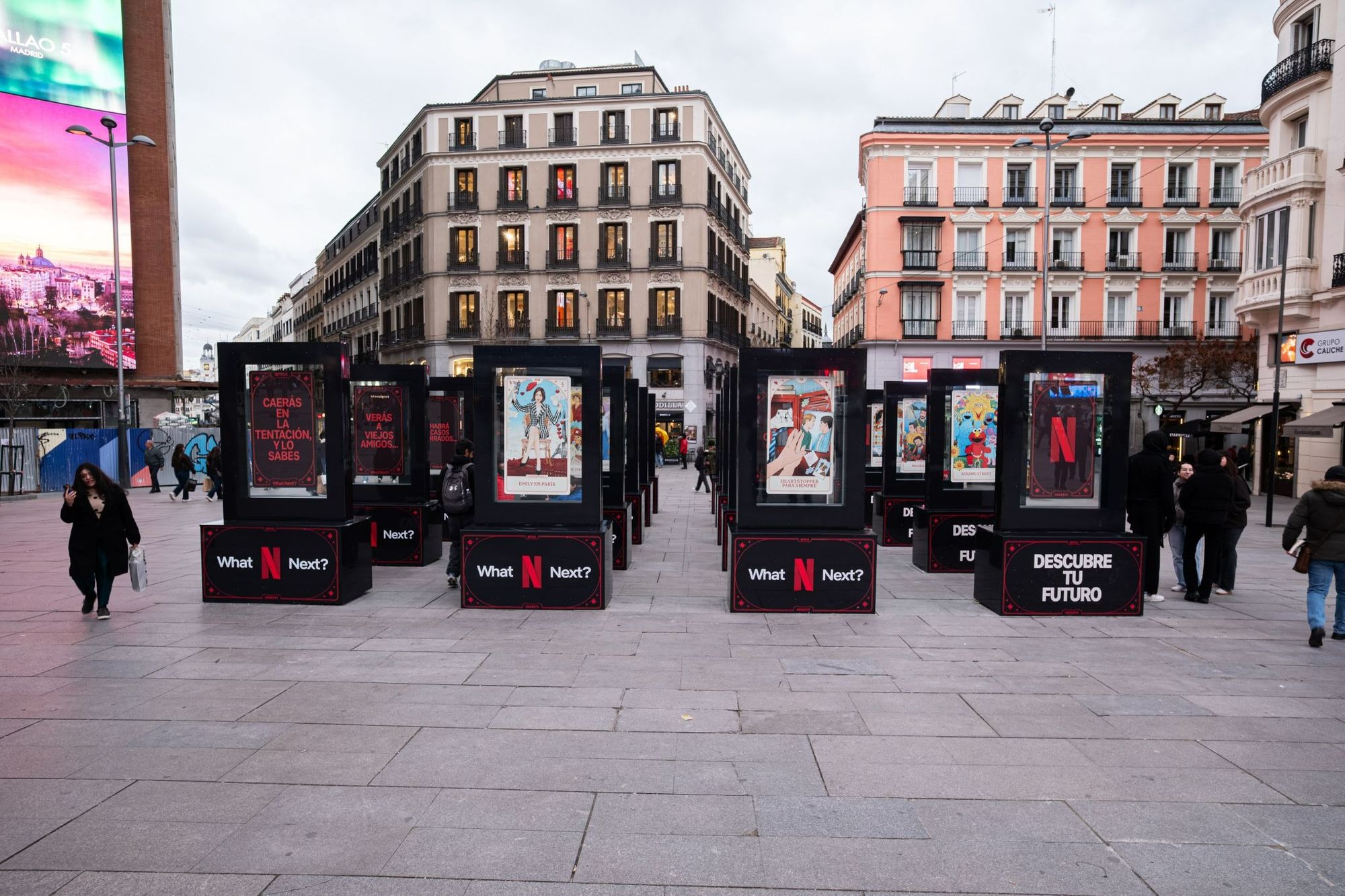 넷플릭스 스페인, 마드리드서 타로 카드 옥외광고 캠페인 진행