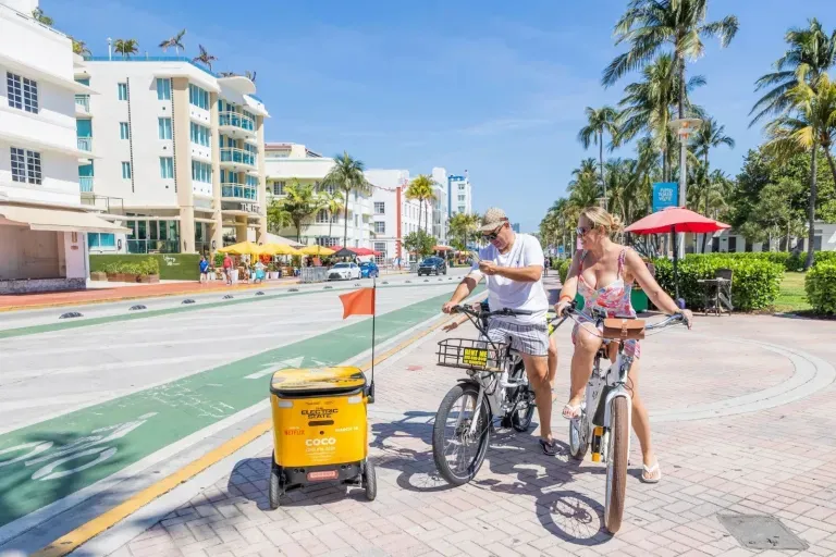 이동형 옥외광고의 새로운 리듬… 자율주행 로봇 미디어가 만드는 최적 노출 주기