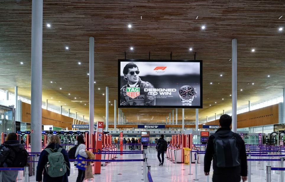 테그호이어, 파리 샤를드골 공항 디지털 옥외광고 매체 활용