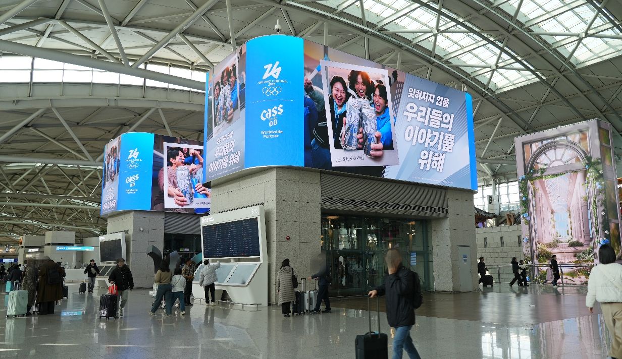 공항 광고, 더 이상 럭셔리 브랜드 전유물 아니다…미국에서 연 9억 명 이용하는 프리미엄 대중 광고매체로 재평가