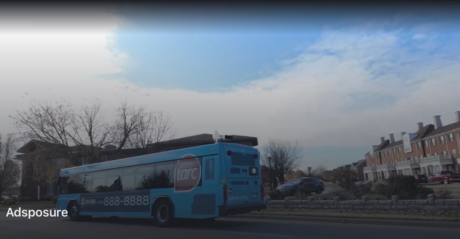 미국 켄터키 더비 앞둔 루이빌, 시내 버스 옥외광고 매체 주목