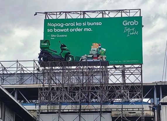 한밤중 정밀 시공으로 완성된 그랩 옥외광고 빌보드… 아이디어를 현실로 구현하다