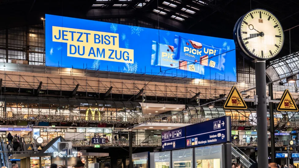 독일 스트뢰어, 2025년 매출 20억 유로 돌파…DOOH 성장 속 AI 플랫폼 전환 선언