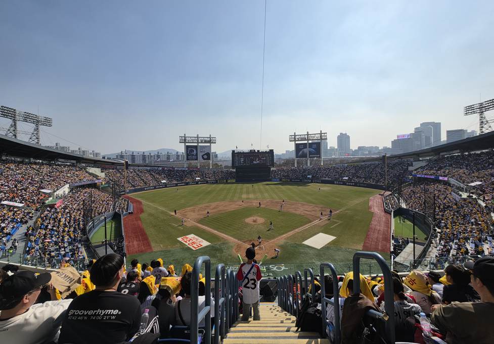 Korean Baseball Reasserts Role as High-Impact OOH Media Channel