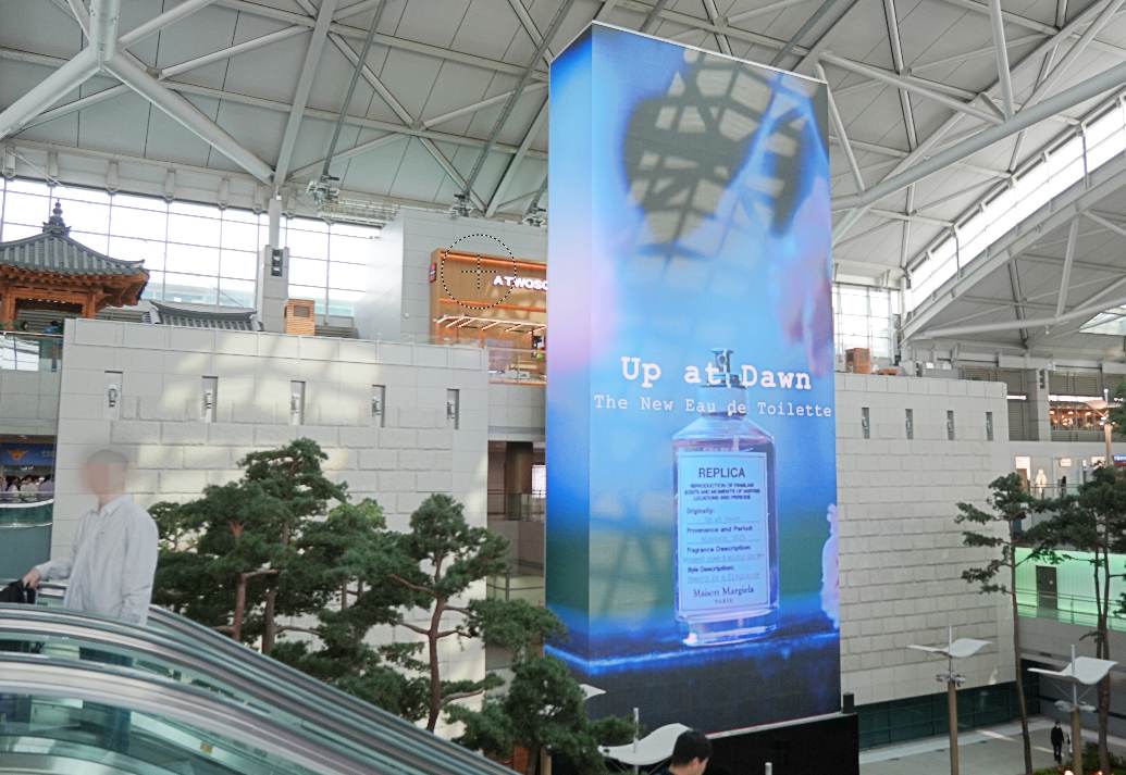 Maison Margiela Launches Premium Fragrance DOOH Campaign at Seoul Incheon Airport