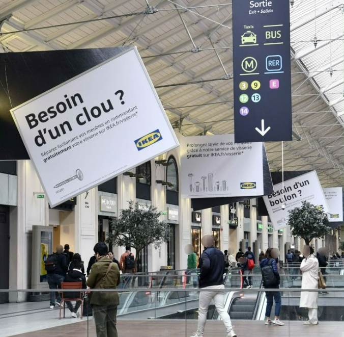 이케아 (IKEA), 파리역 ‘망가진 광고판’으로 화제… 수상까지 거머쥔 창의적 옥외광고