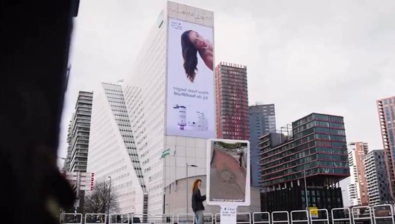 도브, 네델란드 로테르담 거울형 옥외광고로 ‘관점 전환’ 체험 유도