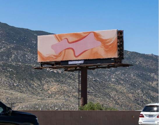저스틴 비버, 코첼라 맞아 I-10 고속도로 장악한 옥외광고 캠페인