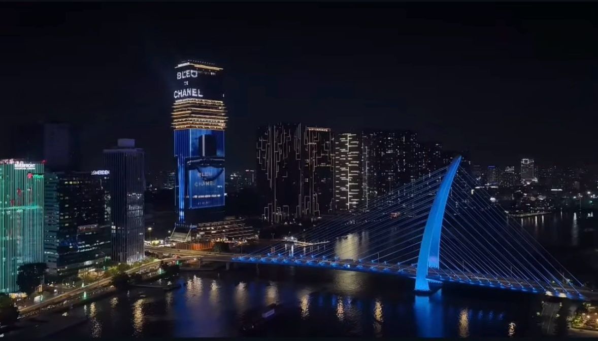 샤넬, 호치민 도심을 ‘블루’로 물들이다…도시 전체를 무대로 만든 BLEU DE CHANEL 캠페인