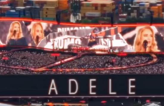 아델 (Adele), 세계 최대 옥외 LED 스크린으로 기네스 신기록 달성