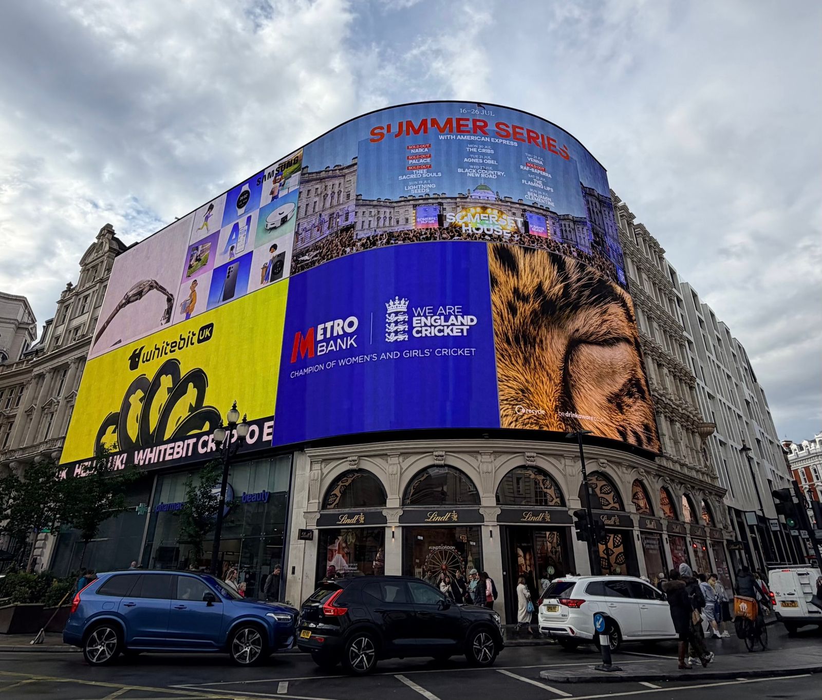 UK Out of Home Advertising Reports +15% Growth in Revenues in Q1 2026