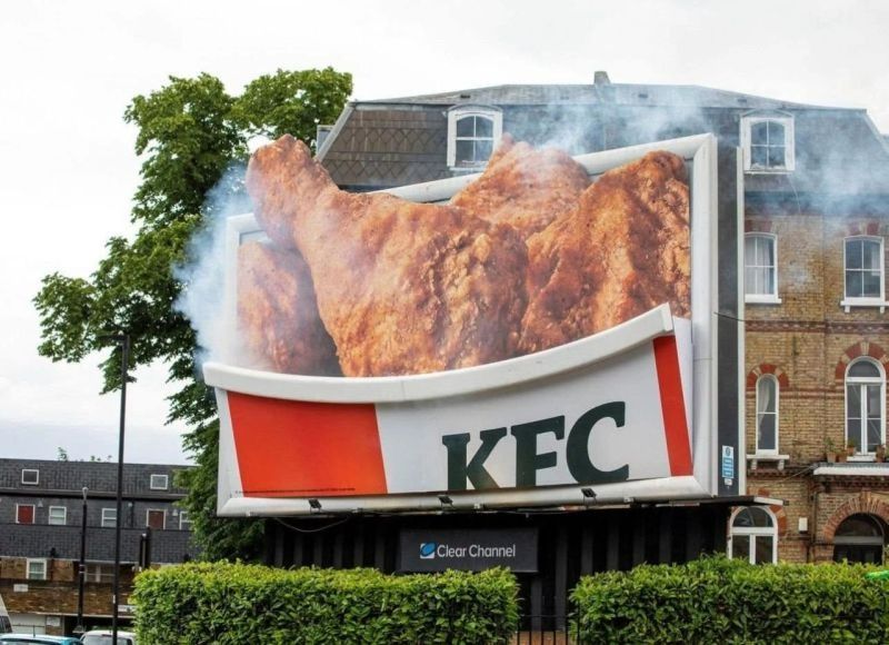 갓 튀긴 치킨이 옥외광고 밖으로…KFC, 맨체스터 OOH 캠페인 화제