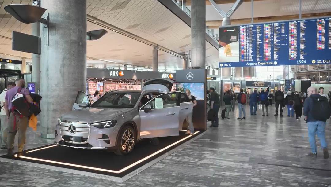 노르웨이 오슬로공항, 자동차 체험 전시장으로 변하다.